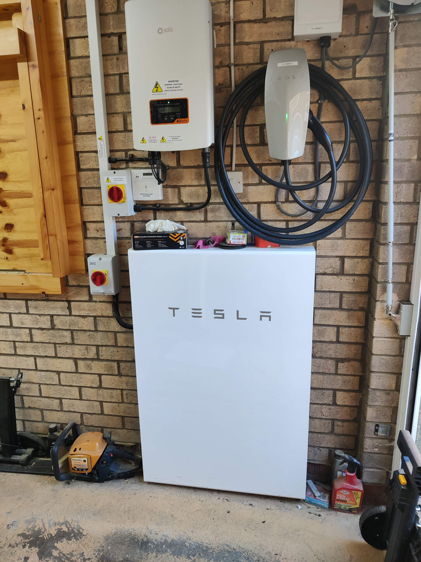 Seamlessly integrating solar power and battery storage