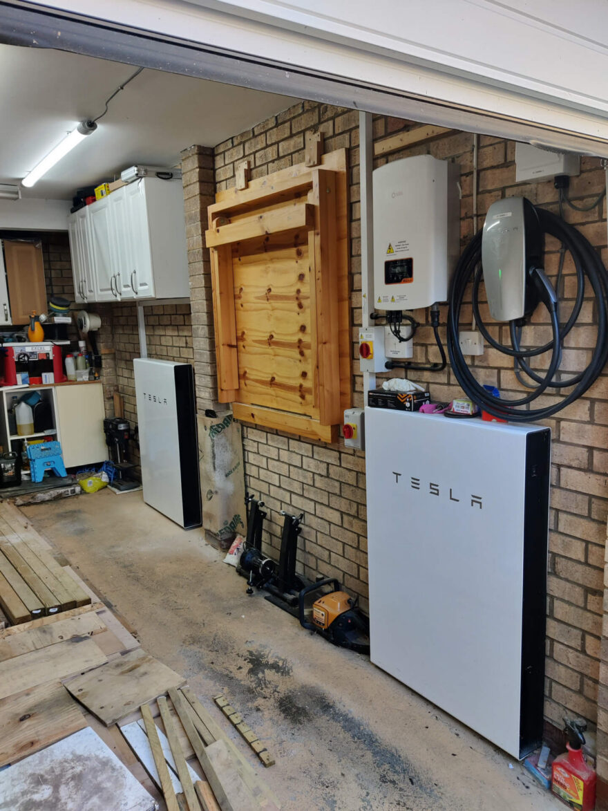 Seamlessly integrating solar power and battery storage